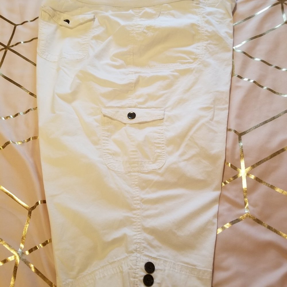 White Cotton/Spandex Capri's